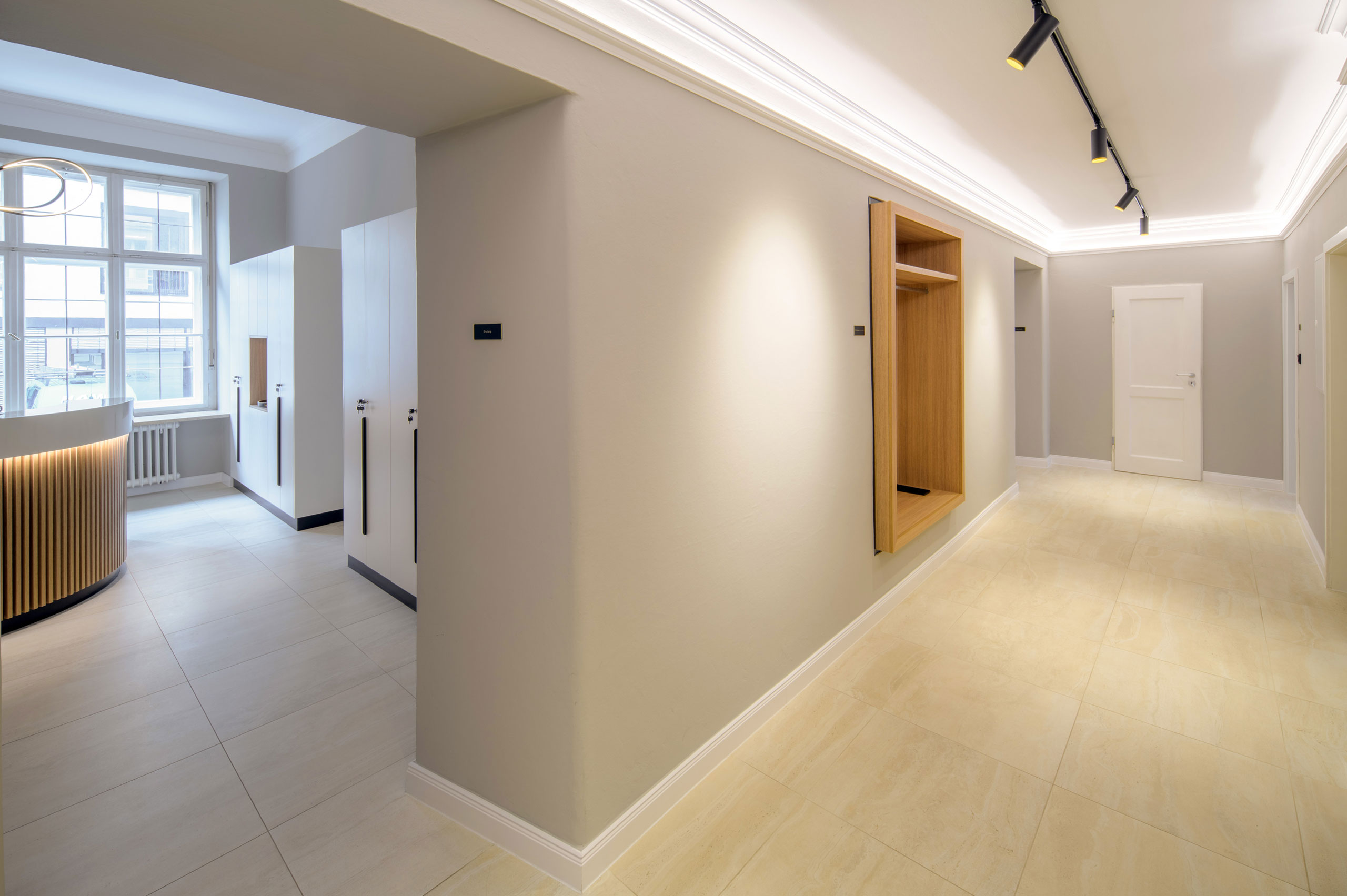 Praxiseingang bei Dr. Temelkov in München